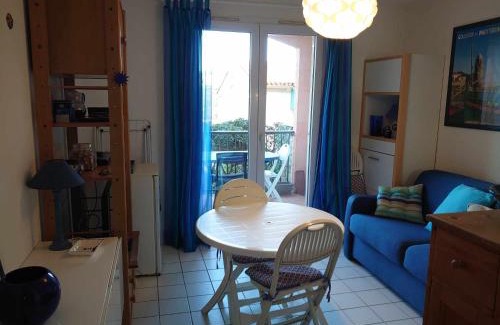 Collioure Apartment | 4RB86 Appartement type T2 cabine dans résidence bord de mer à Collioure