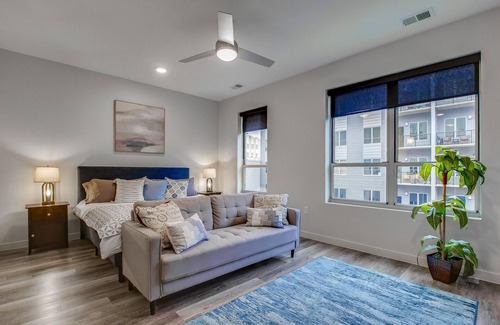 Downtown Louisville Apartment | 4th Street Suites - Deluxe King Bed Suite w/ Pool ❤ FREE PARKING