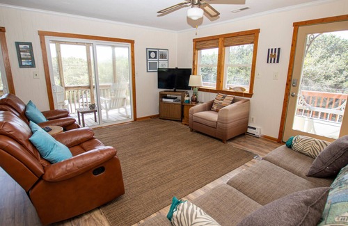 Carova Beach House | 4x2368, Mom's Place- Oceanside, Cozy, Secluded, Wild Horses, Dogs Welcome