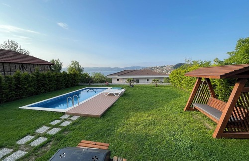 Sapanca Villa | 5+1 Private (HEATED) Pool-Luxury Holiday Villa for 10 people in Sapanca Ünlüce