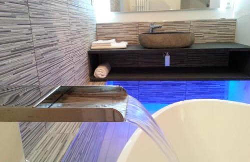 Clermont Ferrand City Centre Bed & Breakfast | 5&5 Rooftop