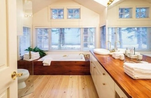 Aspen House | 5/6.5 Stunning Single Home in Aspen to Gondola