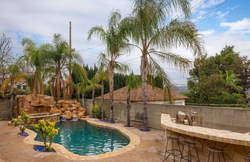 Burbank House | 5 BDR MEDITERRANIAN TREAT! POOL/SPA