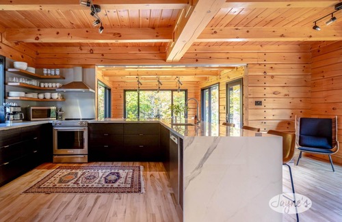 Huntsville Cottage | 5 bdrm, 3 bath! Architectural gem!