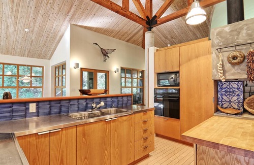 Torrance Cottage | 5 bdrm, 3 bath, Lake Muskoka, Guest Cottage! Private! Sunsets!