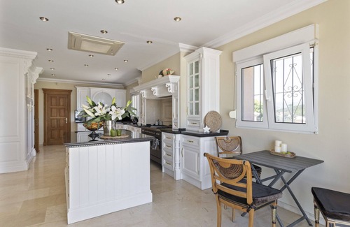 Estepona House | 5 Bdrms Beautiful Mansion, The Hills of Estepona!