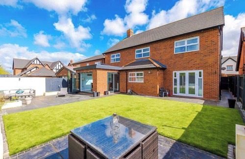 Chester House | 5 bed Luxury Retreat with Spacious Living Spaces