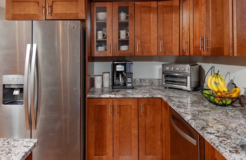 York Beach House | 5 bed 3 bath, Dog Friendly, ~5 minute walk to Long Sands beach bathhouse