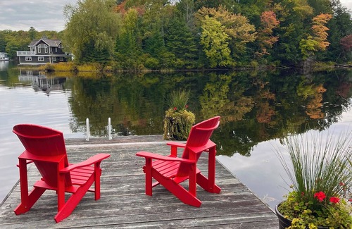 Muskoka Lakes Cottage | 5 Bed 3 Bath Sun-Filled Beautiful Lakeside Cottage on Lake Muskokan