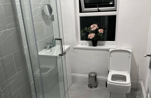Trafford Apartment | 5-Bed Apartment in Altrincham near airport
