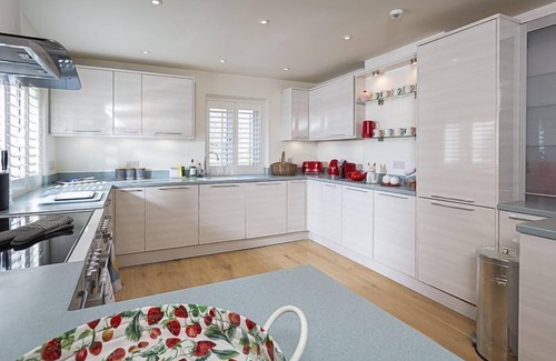 Babbacombe Cottage | 5 Bed - Foxes Walk - Sleeps 9 guests in 5 bedrooms