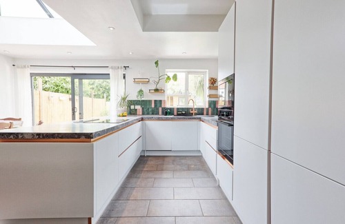 Southend-on-Sea House | 5 Bed, Garden, Parking with sofa Bed