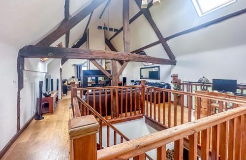 Isigny-le-Buat House | 5 Bed House - Sleeps 10 - Pets - Pool - HotTub