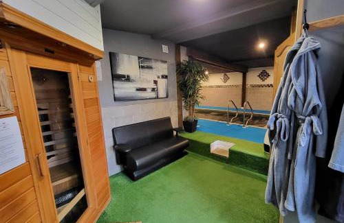 Isigny-le-Buat House | 5 Bed House - Sleeps 10 - Pets - Pool - HotTub