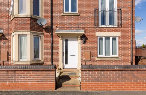 Wolverhampton House | 5 bed house with free parking in quiet location