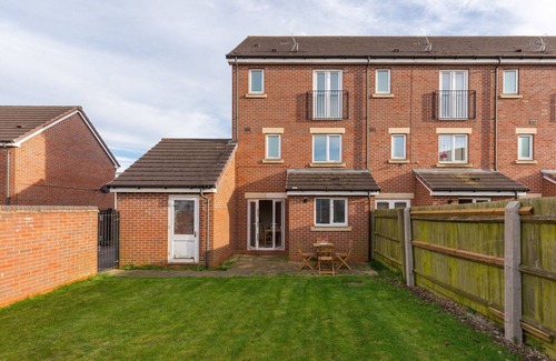 Wolverhampton House | 5 bed house with free parking in quiet location