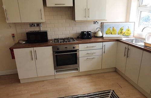 Birmingham House | 5-Bed House with separate living room