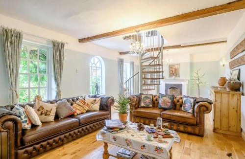 Dereham House | 5 Bed in Dereham 89542