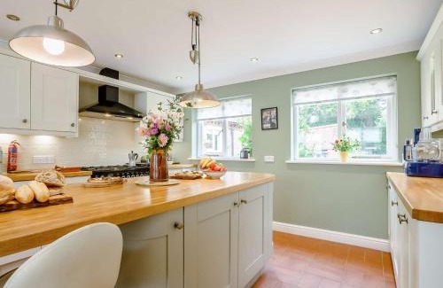 Dereham House | 5 Bed in Dereham 89542