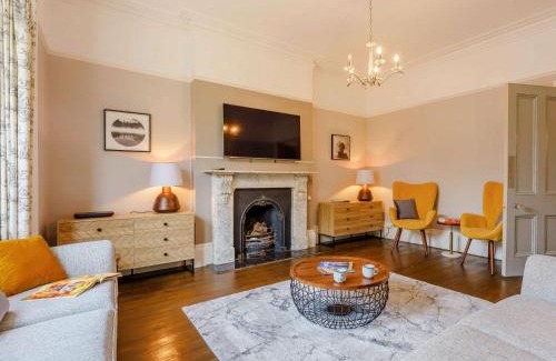 Sandown House | 5 Bed in Sandown 87008