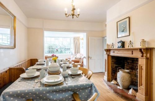 Thornham House | 5 Bed in Thornham KT028