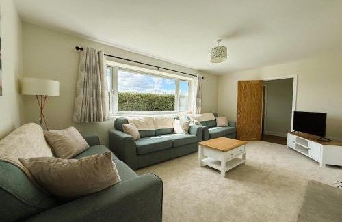 Ipswich House | 5 Bed in Washbrook oc-m33105