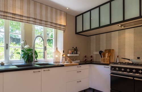 Maubec House | 5-bed Mas with pool in Maubec with pool, air-con and views to the Luberon hills