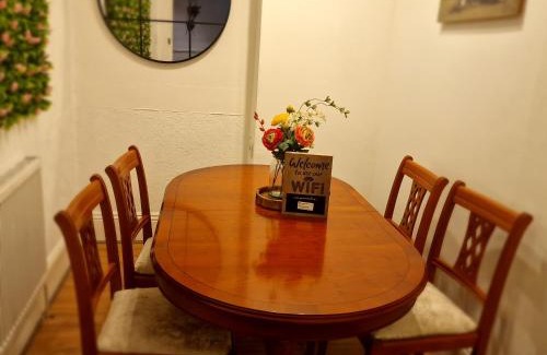 Plymouth Apartment | 5 Bed Plymouth Home-Free Parking - Close to City Centre