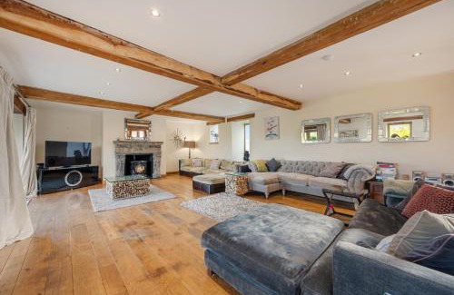 Ripley House | 5-Bed Retreat Sleeps 12 in Harrogate with Hot Tub