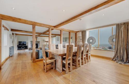 Ripley House | 5-Bed Retreat Sleeps 12 in Harrogate with Hot Tub