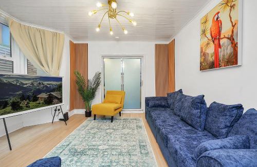 Leabridge Apartment | 5 Bed Town-house by Harlington