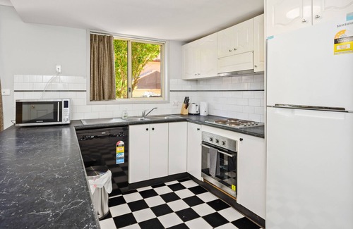 Macquarie Park House | 5 bed Townhouse near Macquarie Uni with WiFi&Free Parking