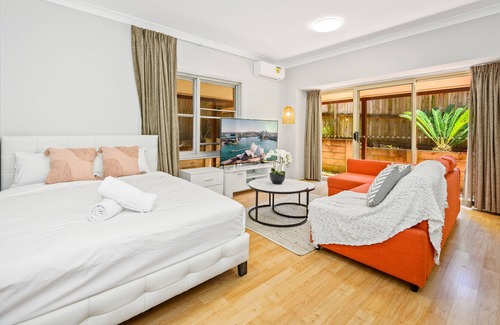 Macquarie Park House | 5 bed Townhouse near Macquarie Uni with WiFi&Free Parking