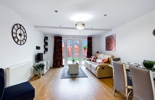 Reading House | 5 bed townhouse nr Reading centre. Garden/Parking