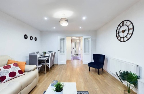 Reading House | 5 bed townhouse nr Reading centre. Garden/Parking