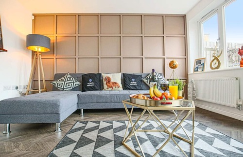 Newport Pagnell House | 5 Bedroom 3.5 Bathroom House SkyTV FreeParking