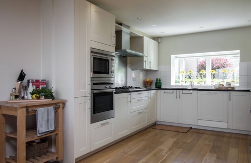 Cirencester Cottage | 5 bedroom accommodation in Somerford Keynes