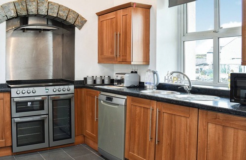 Caernarfon Cottage | 5 bedroom accommodation in Upper Llandwrog, Nr Caernarfon