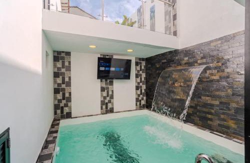 Manga House | 5 Bedroom Amazing Villa Minutes to Walled City