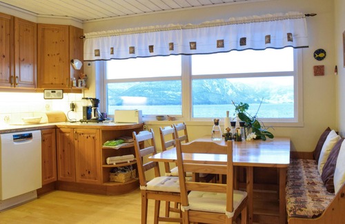 Brekke House | 5 bedroom beach front home in Lavik