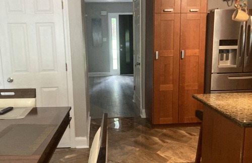 Ellenwood House | 5 Bedroom Beauty w/New Jacuzzi