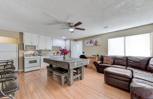 Chinatown House | 5 bedroom home by strip, pool, mini golf, karaoke