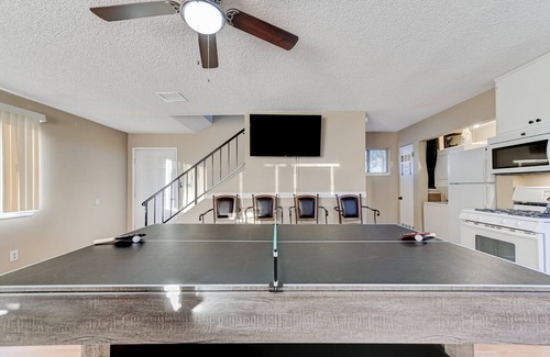 Chinatown House | 5 bedroom home by strip, pool, mini golf, karaoke