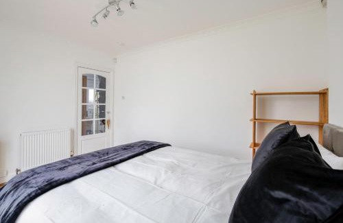 Burnage House | 5-bedroom home in trendy Dibsbury area Manchester with parking
