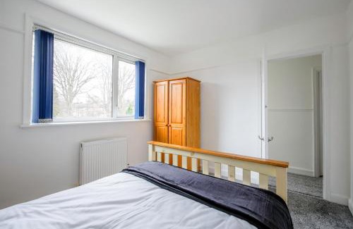 Burnage House | 5-bedroom home in trendy Dibsbury area Manchester with parking