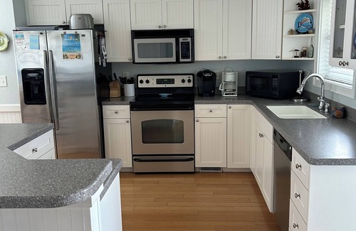 Nags Head Cottage | 5 Bedroom Home with Pool in the Heart of Nags Head