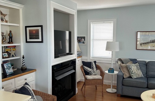 Nags Head Cottage | 5 Bedroom Home with Pool in the Heart of Nags Head