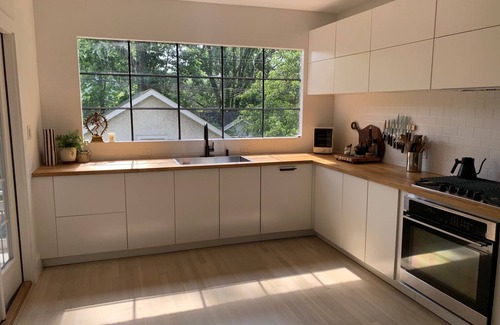 Upper Chevy Chase House | 5 bedroom home with clean lines, open layout , great light and modern finishes.