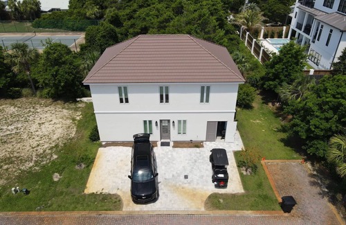 Miramar Beach House | 5-bedroom house close walk to Miramar Beach with splash pool