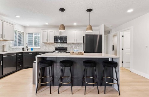Meridian House | 5 Bedroom house in prime location by the village